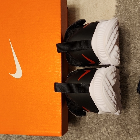 NIKE Downshifter 11 size 2C - Picture 5 of 6